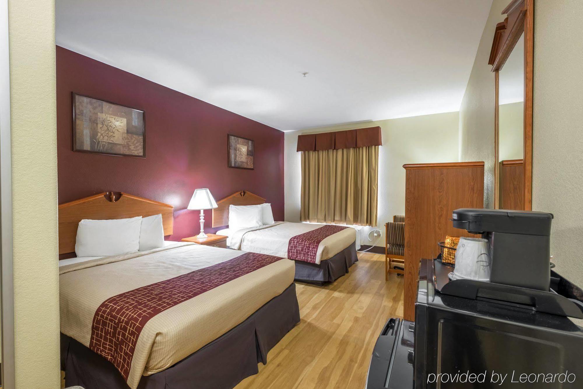 Red Roof Inn & Suites Lake Charles Zewnętrze zdjęcie