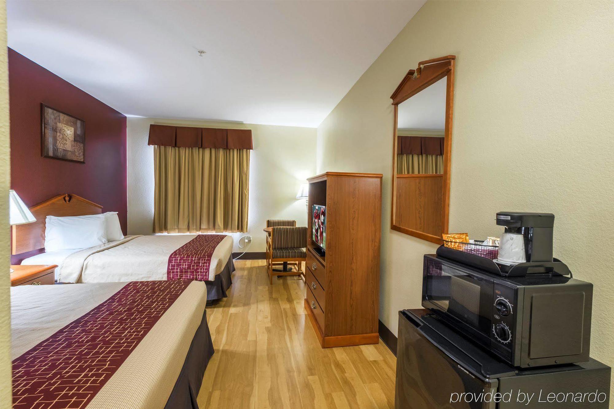Red Roof Inn & Suites Lake Charles Zewnętrze zdjęcie