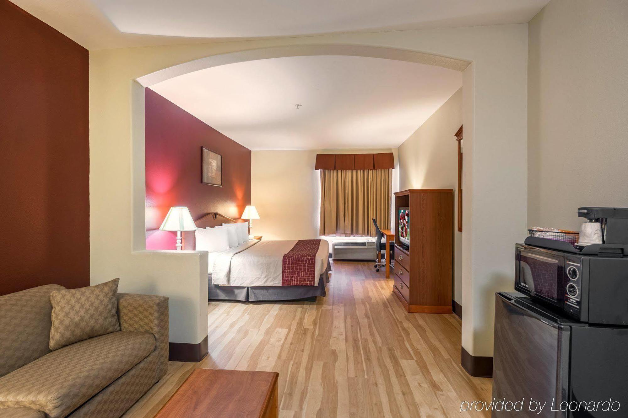 Red Roof Inn & Suites Lake Charles Zewnętrze zdjęcie