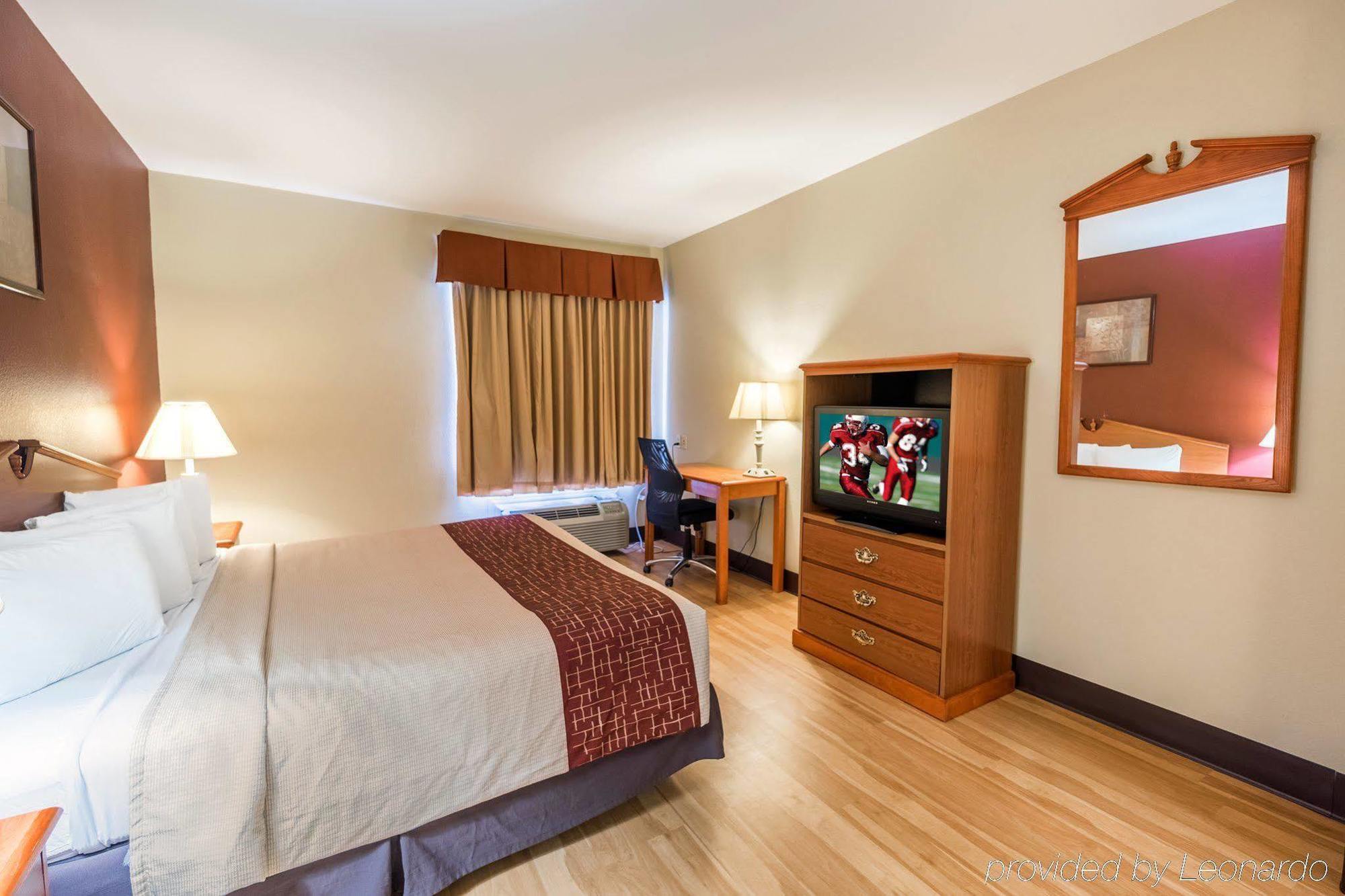 Red Roof Inn & Suites Lake Charles Zewnętrze zdjęcie
