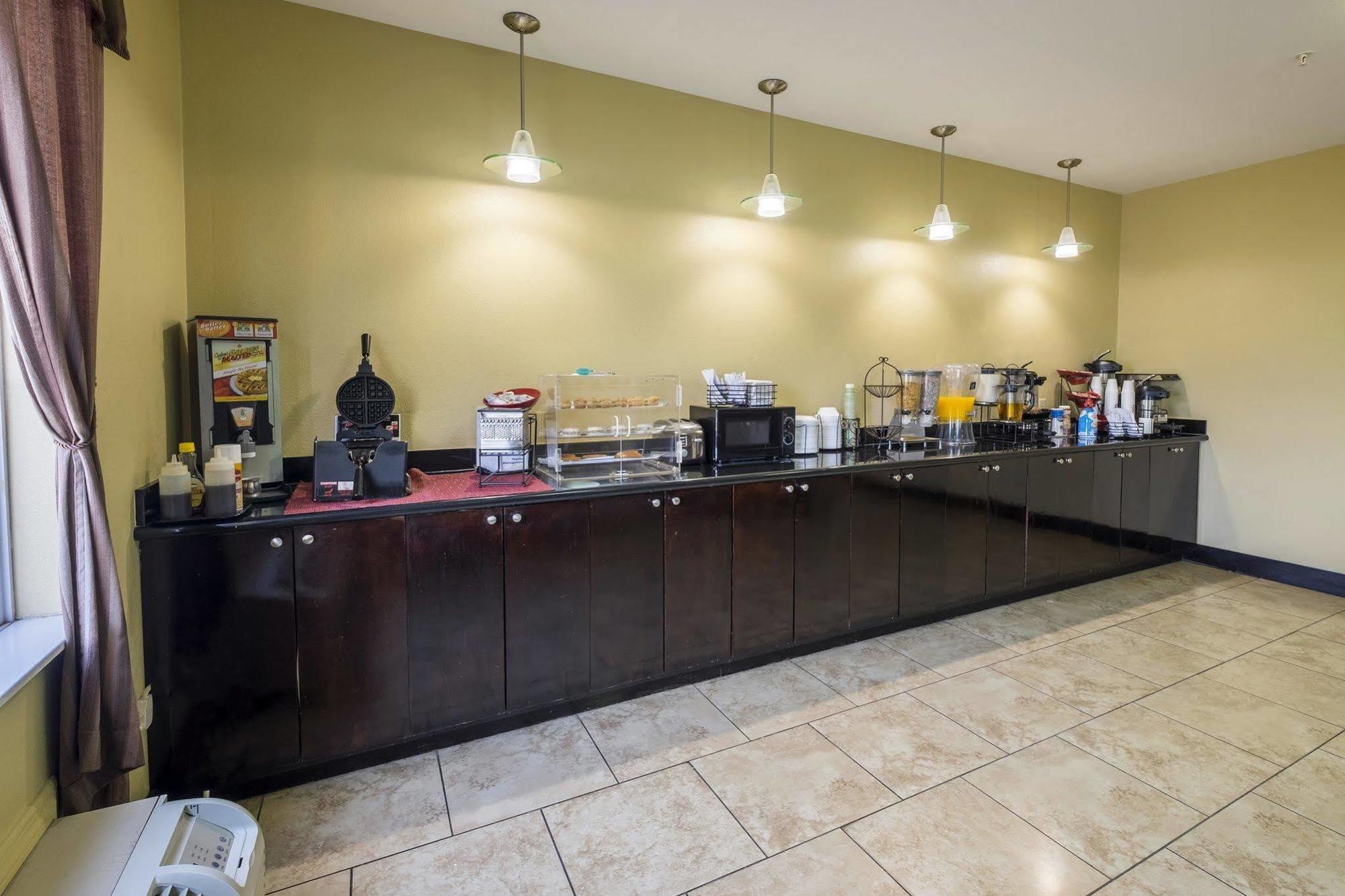 Red Roof Inn & Suites Lake Charles Zewnętrze zdjęcie
